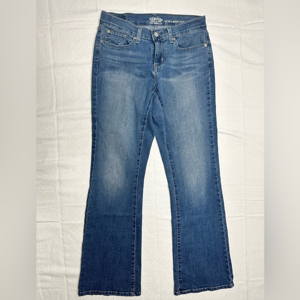 Levi Signature Jeans Size 8 Curvy Boot Cut